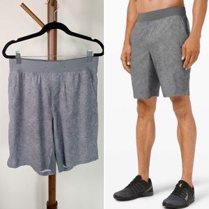 LULULEMON T.H.E. Shorts 9" Linerless Size Medium Gravel Dust Asphalt Grey Multi